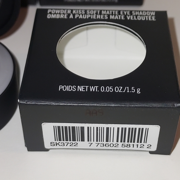 MAC Eye Shadow Powder Kiss Soft Matte *GOOD JEANS* - Picture 4 of 5